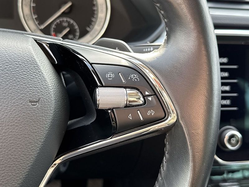 Škoda Superb (2020) Combi 1.4 TSI iV DSG Ambition - fotka 15 z 35
