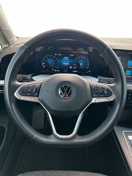 Volkswagen Golf 1.5TSI 110kW DSG LED ACC - fotka 8 z 23