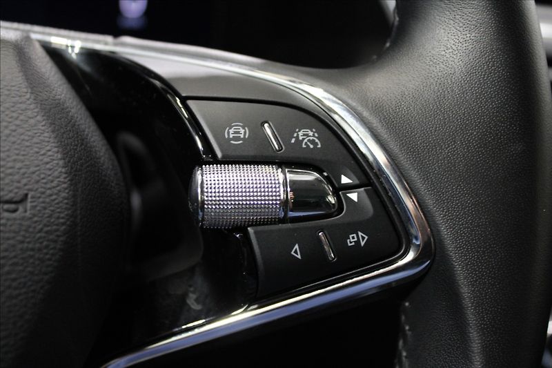 Škoda Superb 2,0 TDI Style REZERVOVÁNO - fotka 22 z 39