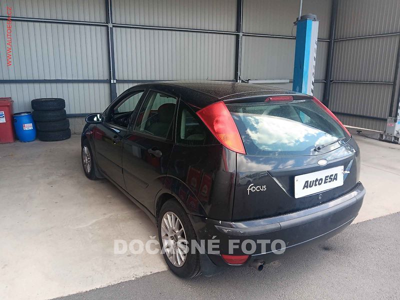 Ford Focus (2002) 1.6i, AC - fotka 2 z 3