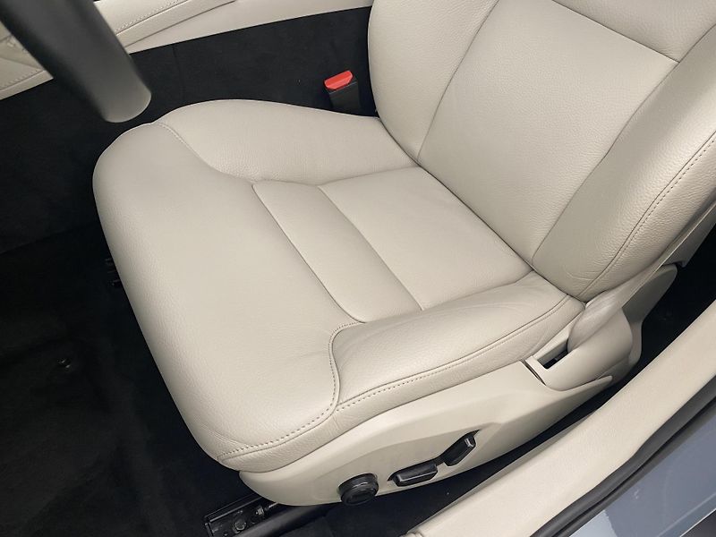 Volvo V90 CC B4 AWD MOMENTUM AUT - fotka 25 z 52