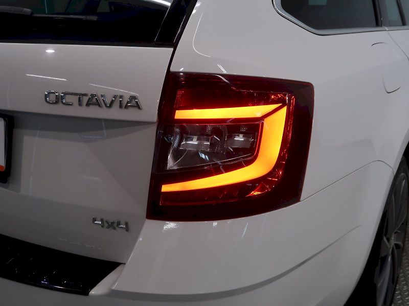Škoda Octavia (2019) LAURIN&KLEMENT 2.0TDI 135KW 4x - fotka 11 z 40