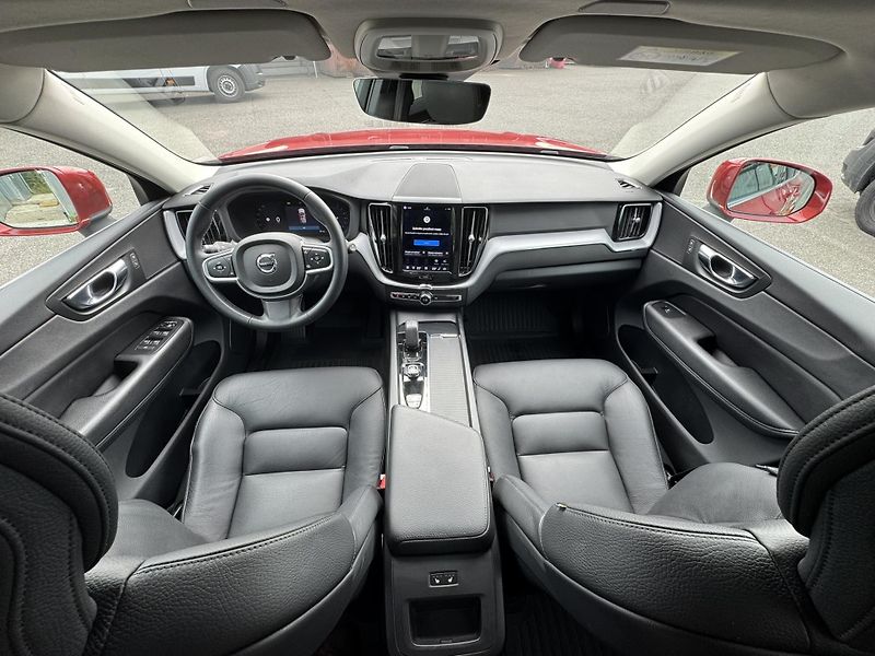 Volvo XC60 B4 (nafta) FWD příd. top. TZ  - fotka 13 z 43