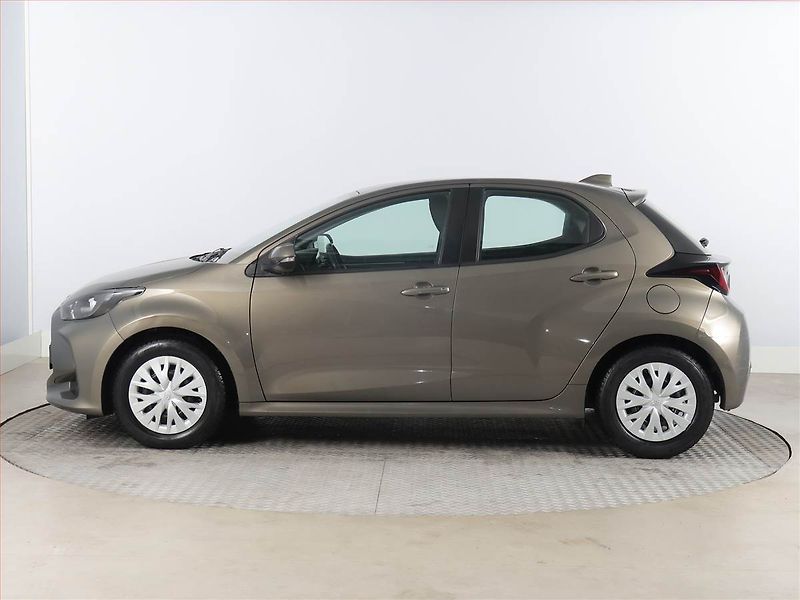 Toyota Yaris (2022) 1.5 VVT-i, Automat, ČR,1.maj - fotka 3 z 17