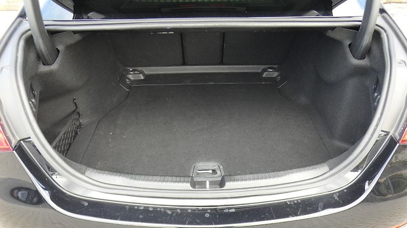 Mercedes-Benz Třídy C C 200 4MATIC - fotka 20 z 23