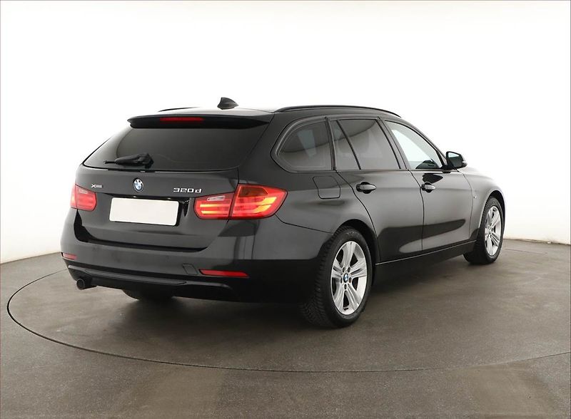 BMW Řada 3 (2013) 320 d xDrive, 4X4, Automat - fotka 5 z 17