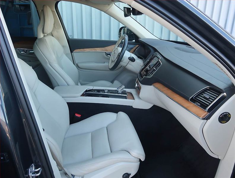 Volvo XC90 (2021) B5 AWD - fotka 9 z 28