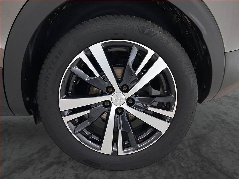 Peugeot 3008 (2017) 1.2 PureTech, Kůže, Navi - fotka 15 z 21