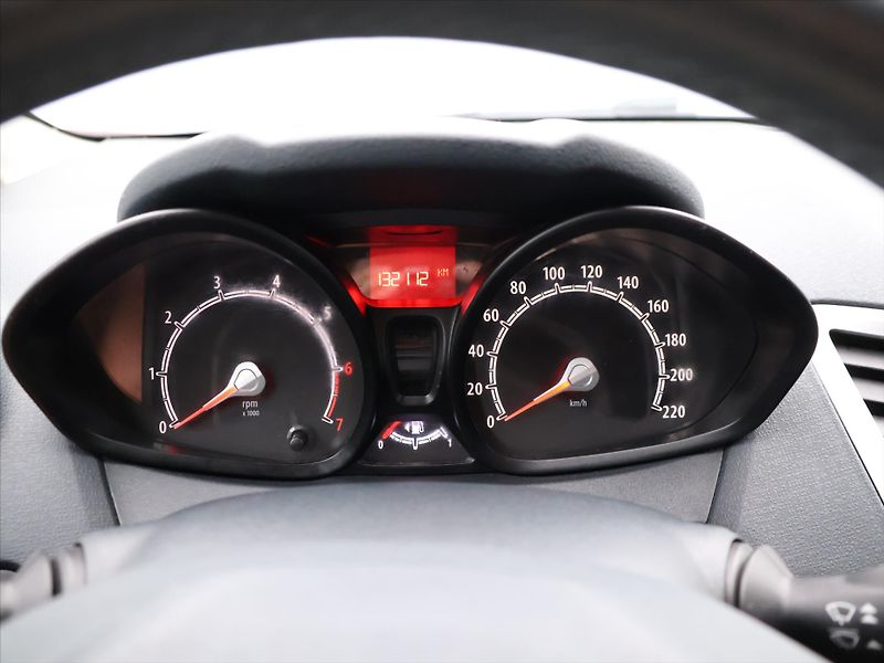 Ford Fiesta 1,2 i 44 kW CZ - fotka 15 z 26