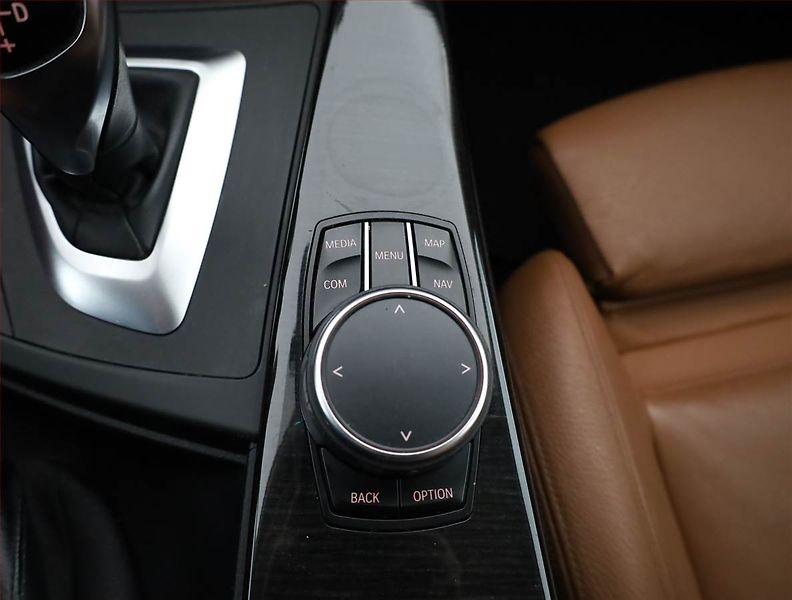 BMW Řada 3 (2017) Individual 320d xDrive GT - fotka 16 z 21