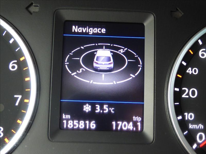 Volkswagen Tiguan 1,4 TSI 90KW SPORT - fotka 47 z 50