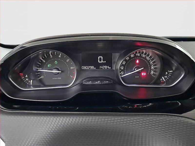 Peugeot 2008 (2019) 1.2 PureTech, Serv.kniha - fotka 11 z 19