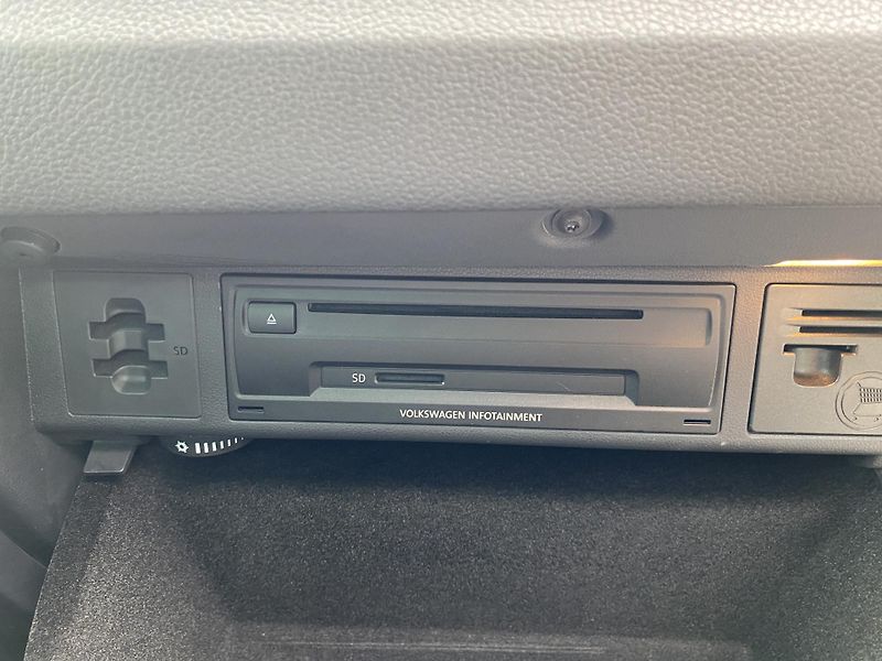 Volkswagen Golf Sportsvan 1.4 TSI 92kW- ALU - PDC -TAŽNÉ - fotka 43 z 46