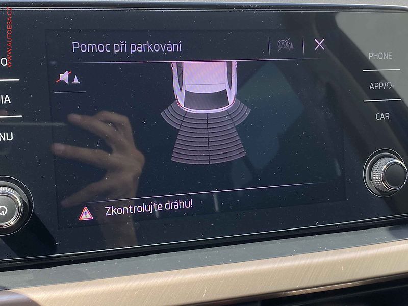 Škoda Scala (2019) 1.0 TSi, ČR, Style, LED - fotka 16 z 17