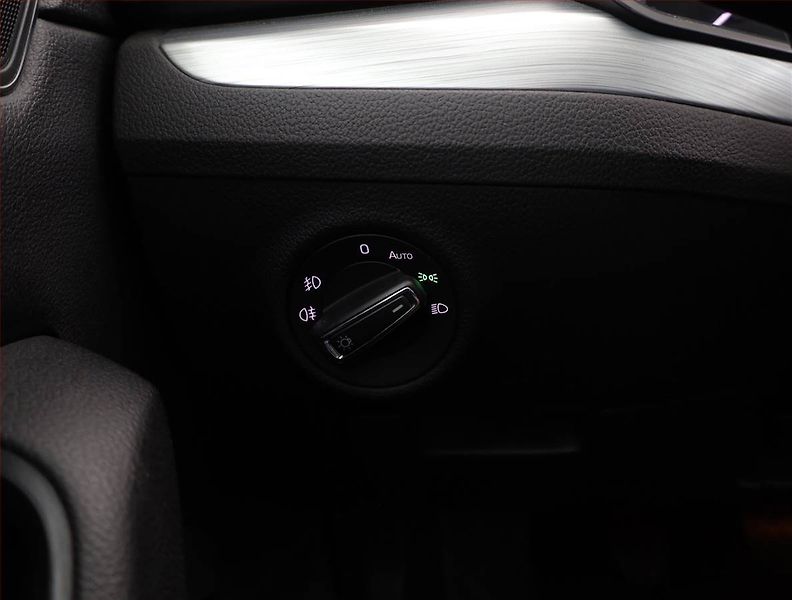 Škoda Superb (2020) 2.0 TDI, Serv.kniha, Tempomat - fotka 14 z 17
