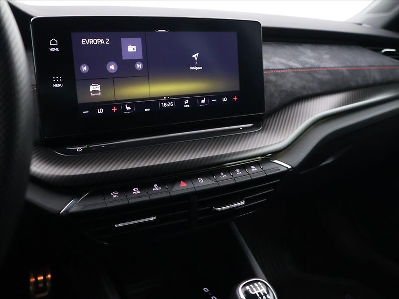 Škoda Octavia 2,0 TSI RS 180kW CZ DPH - fotka 20 z 32