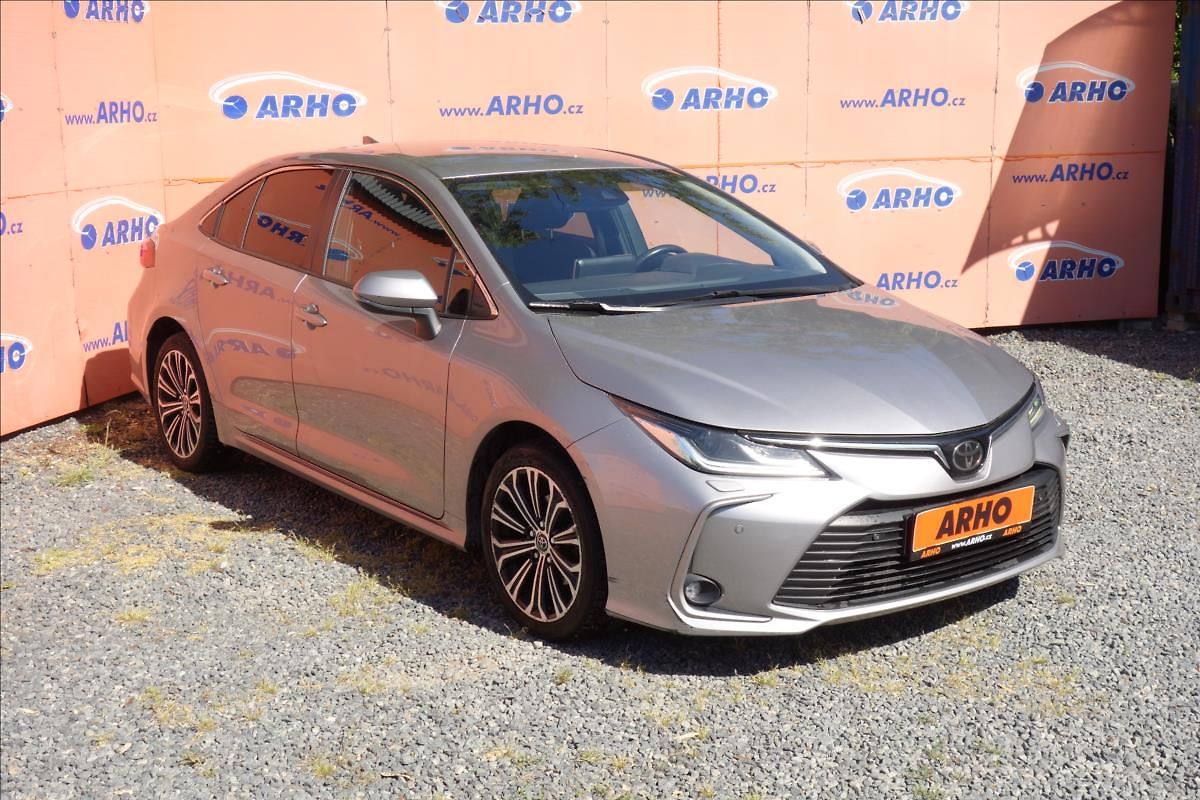 Toyota Corolla 1,6 VVT-i, ČR, 1 MAJ.,SERV.KN.