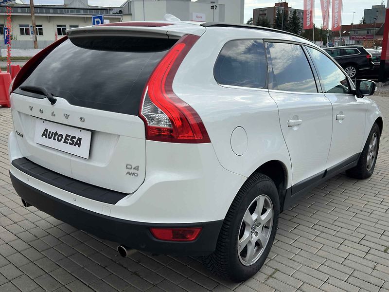 Volvo XC60 (2012) 2.5d 4x4, AT, klima - fotka 4 z 19