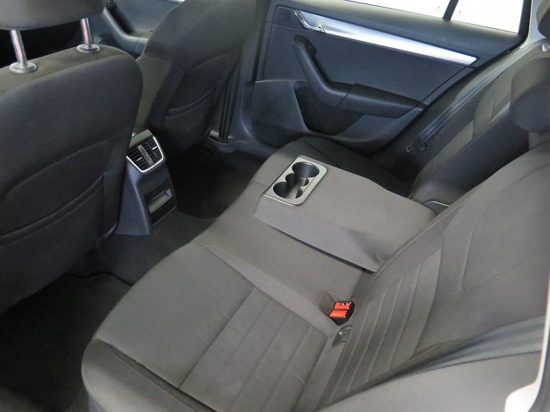Škoda Octavia (2015) 2.0TDI,4x4,klima,výhřev,rozvod - fotka 16 z 25
