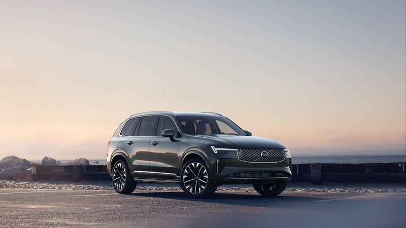 Volvo XC90 (2026) B5 AWD AUT BRIGHT PLUS 7míst - fotka 2 z 11