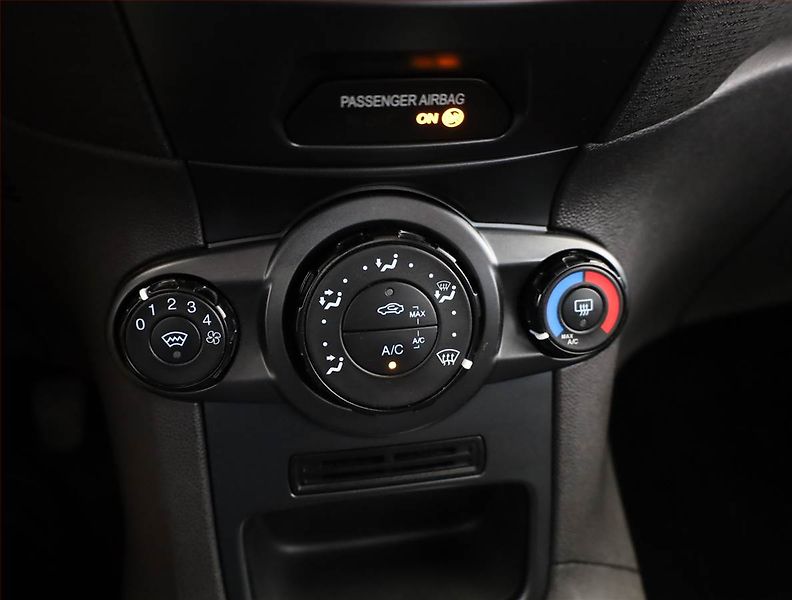 Ford Fiesta (2015) 1.0 EcoBoost, Park. senzory - fotka 10 z 15