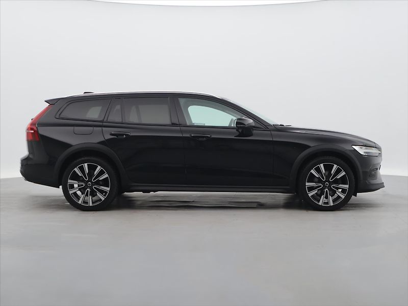Volvo V60 2,0 B4 AWD Cross Country DPH - fotka 8 z 36