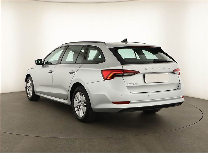 Škoda Octavia (2022) Ambition 2.0 TDI, ČR,1.maj - fotka 4 z 19