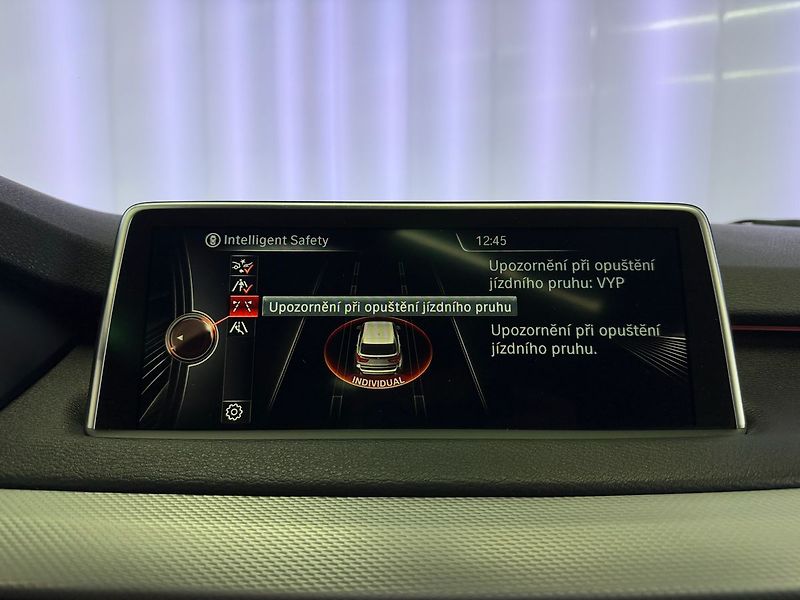 BMW X5 M50d xDrive M-PAKET, HUD, EL. - fotka 24 z 33