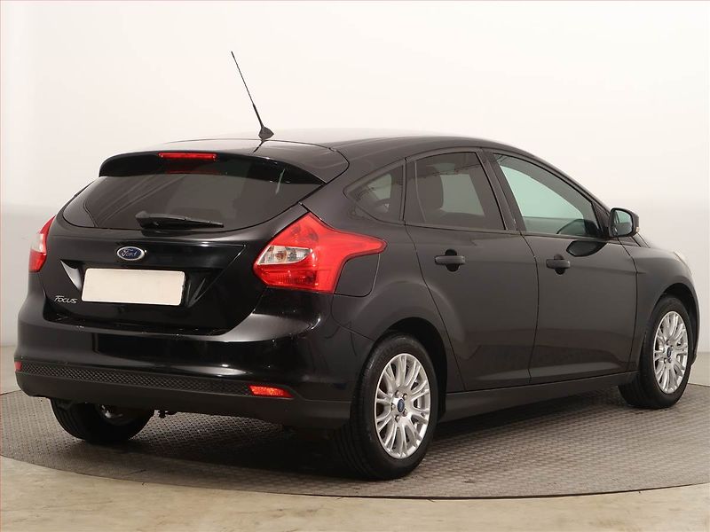 Ford Focus (2012) 1.6 i, Vyhř. sedaček - fotka 5 z 14