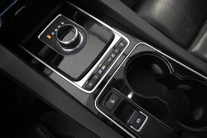 Jaguar F-Pace 3.0D 221 kW 4x4 AUTOMAT 8st. - fotka 23 z 36