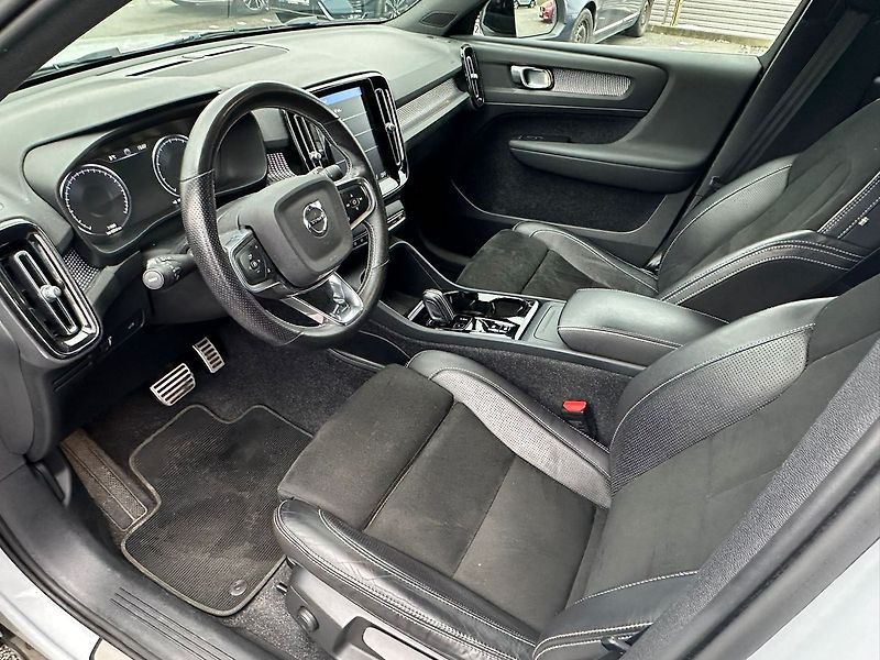 Volvo XC40 B4 R-Design - fotka 5 z 15
