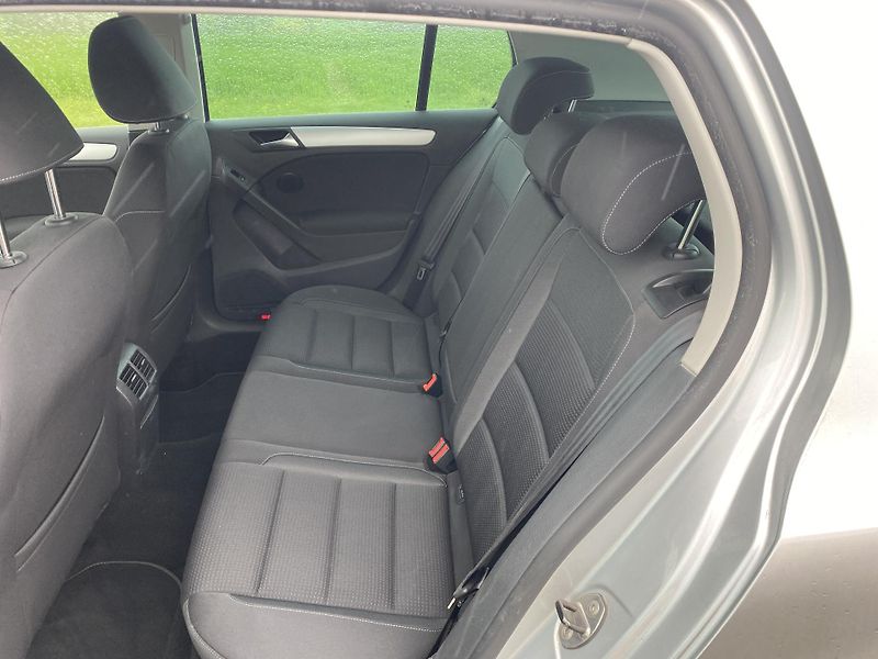 Volkswagen Golf (2011) Team 1.6tdi 77kw - fotka 10 z 18