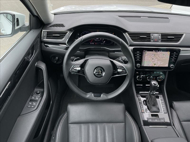 Škoda Superb 2,0 TDI DSG L&K TAŽNÉ+DCC+ACC - fotka 7 z 25