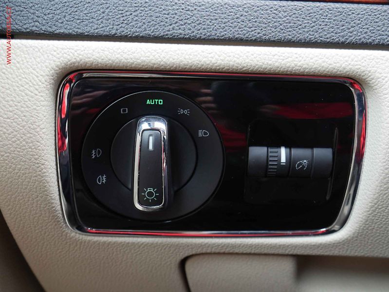 Škoda Superb (2010) 3.6 FSi 4x4, ČR, Exclusive - fotka 21 z 21