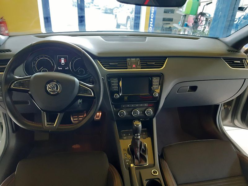 Škoda Octavia 2.0 TDI Combi RS NAVI WEBASTO  - fotka 9 z 28