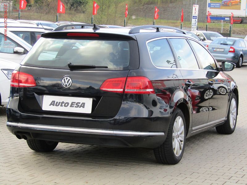 Volkswagen Passat (2014) 2.0TDi, Xenon, panor - fotka 6 z 19