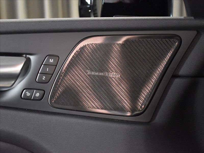 Volvo XC60 2,0 B5 AWD PLUS BLIS,Bezklíč - fotka 16 z 23