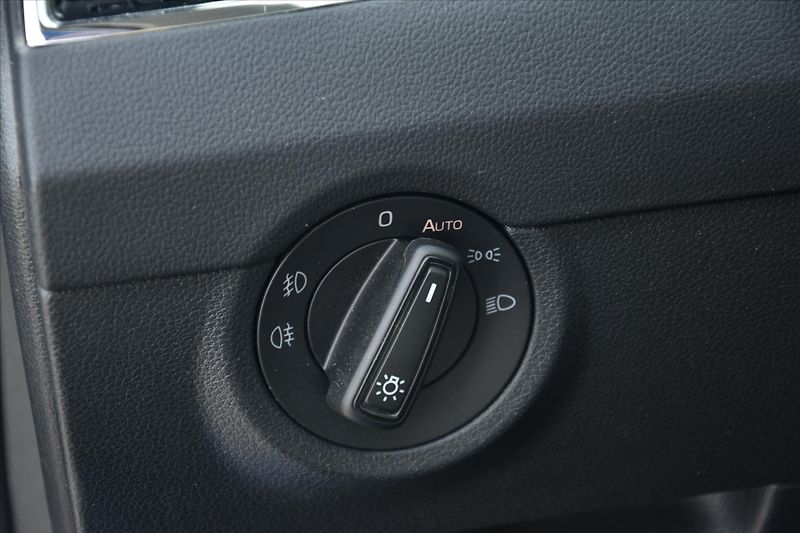 Škoda Octavia 2.0TDI 110kW STYLE+ SERV.KNIHA - fotka 19 z 30