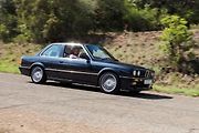 BMW 333i (E30).