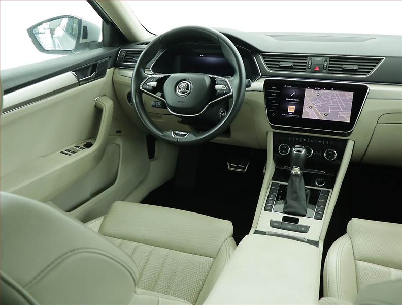Škoda Superb (2023) Laurin&Klement 2.0 TDI - fotka 7 z 19