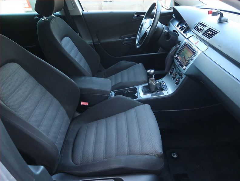 Volkswagen Passat (2006) Comfortline 2.0 TDI, 4X4 - fotka 9 z 19
