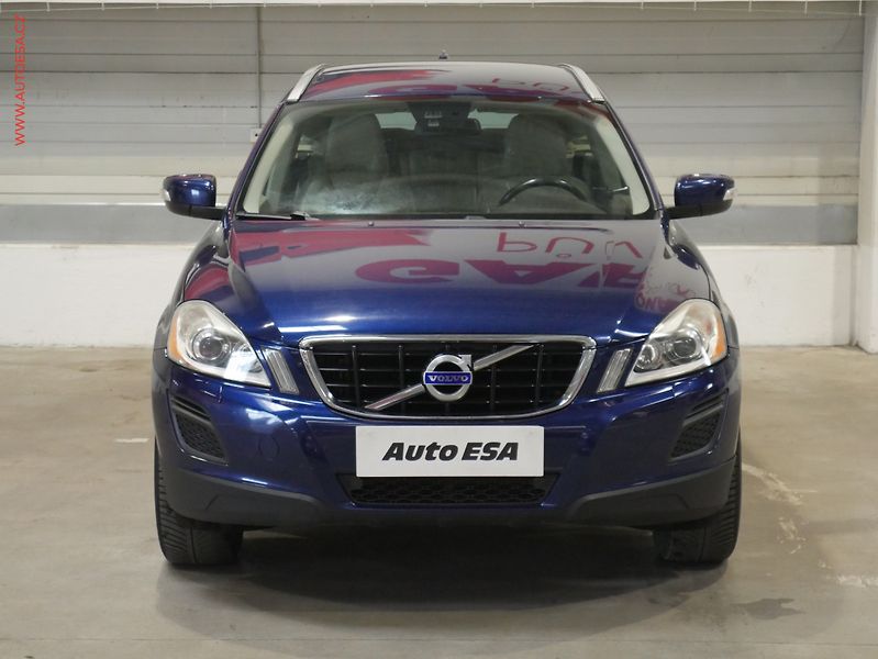 Volvo XC60 (2013) 2.4d 4x4, ČR, Xenon, kůže - fotka 2 z 15