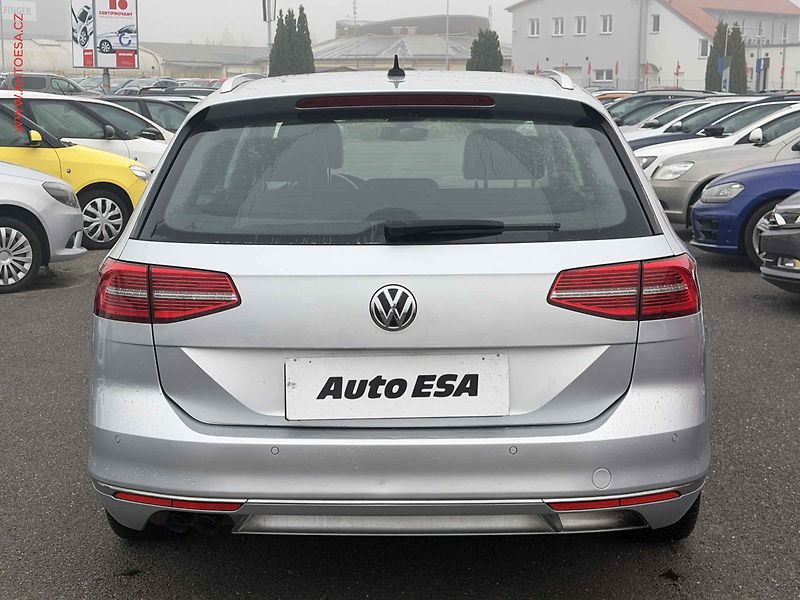 Volkswagen Passat (2016) 2.0TDi, DSG, bixen, navi - fotka 5 z 18