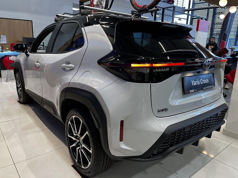 Toyota Yaris Cross 1.5 Hybrid 130k GR Sport Tech - fotka 2 z 22