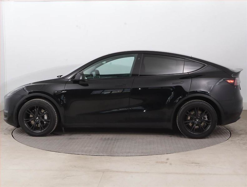 Tesla Model Y (2021) Long Range AWD 75kWh, SoH 92% - fotka 3 z 21