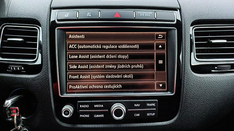 Volkswagen Touareg 3.0 TDI 193kW R-LINE-WEBASTO- - fotka 43 z 50