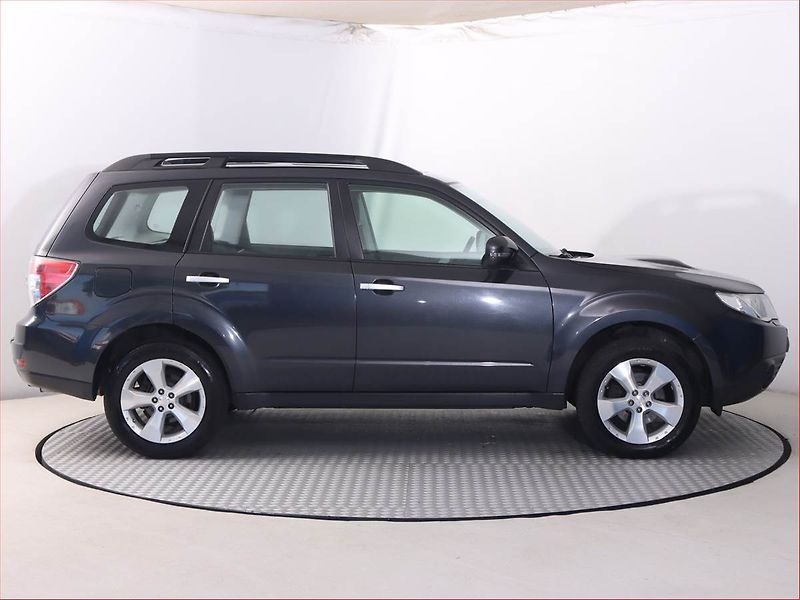 Subaru Forester (2011) 2.0 d, 4X4, Serv.kniha - fotka 6 z 16