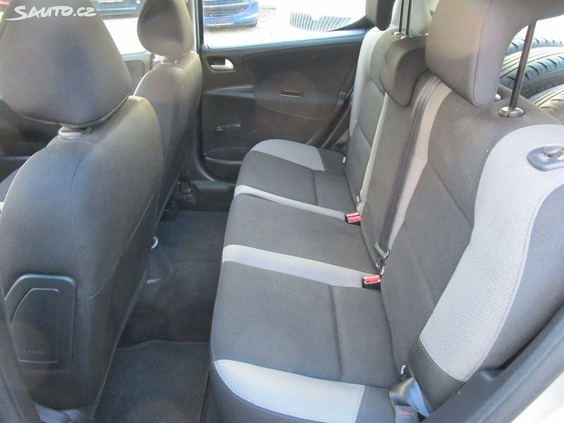 Peugeot 207 1,4 - 54KW + BATERIE - fotka 12 z 19