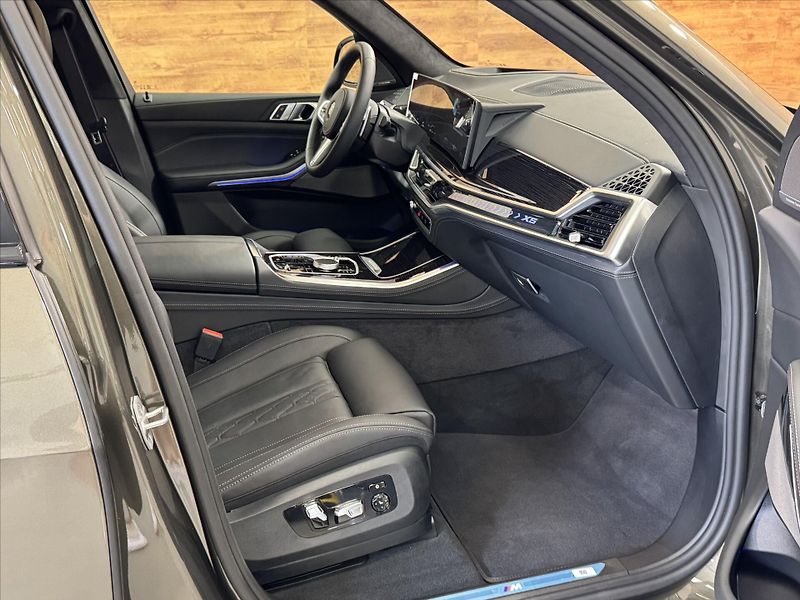 BMW X5 40d M-SPORT VZDUCH ZÁRUKA - fotka 8 z 37