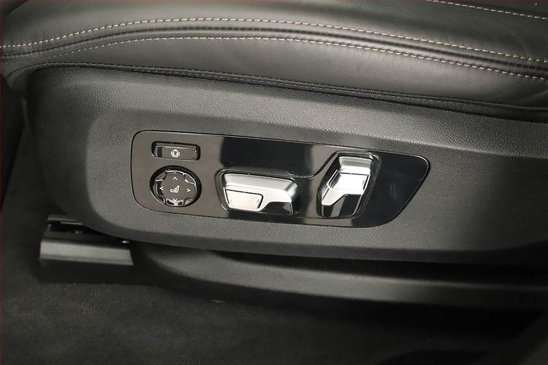 BMW X6 (2025) xDrive30d - fotka 18 z 21
